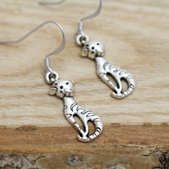 Spooky Cat Charm Earrings - Picture 4 of 6